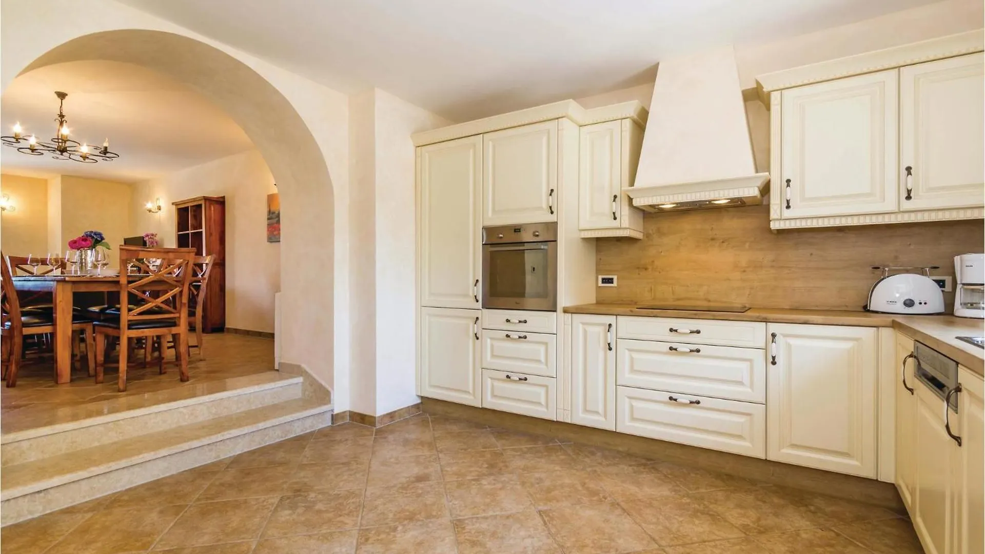 Stunning Home In Turcic With Kitchen ヴァンタシチ 別荘